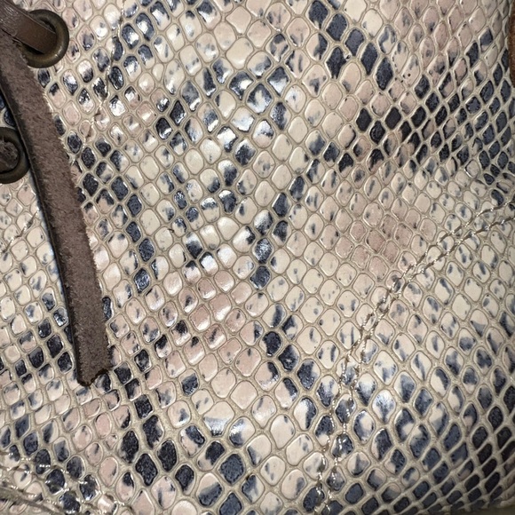 LIKE NEW RARE FreeBird Cavalier white snake skin women’s size 7 ankle boot - Picture 6 of 12